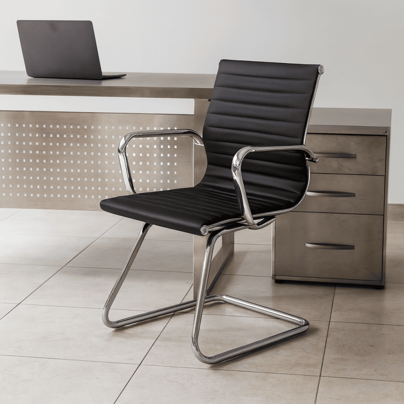 Fauteuil en cuir noir NTORNOV